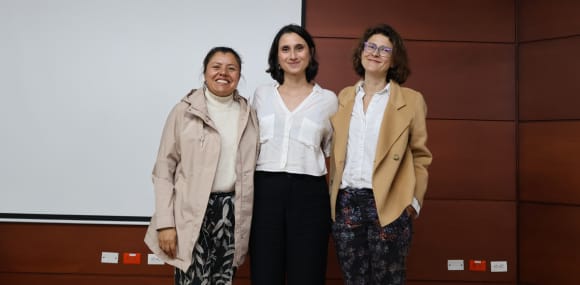 (De izquierda a derecha) Johanna Trujillo, Coordinadora de la Biblioteca Digital de Bogotá, junto a la bibliotecóloga Daniela Camacho Bernal y la editora Catalina Olguín Jaramillo, al cierre del Encuentro de Humanidades Digitales en la Universidad de Boyacá.