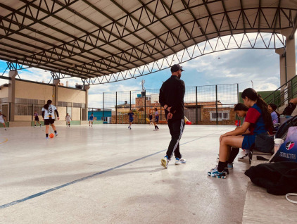Iván Ronaldo chaparro profesor de fútbol femenino. 